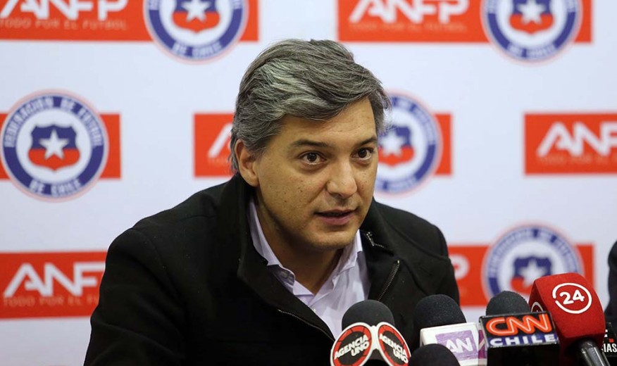 Presidente de federación chilena de fútbol confirmó su renuncia al cargo
