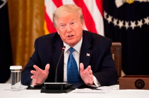 Trump anunció que aplazará la cumbre del G7 e invitará a más países