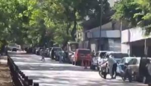 En video: Así está la MEGA COLA para echar gasolina en la avenida Andrés Bello este #16May