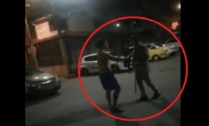Concejal colombiano le cayó a correazos a un joven por violar la cuarentena (VIDEO)