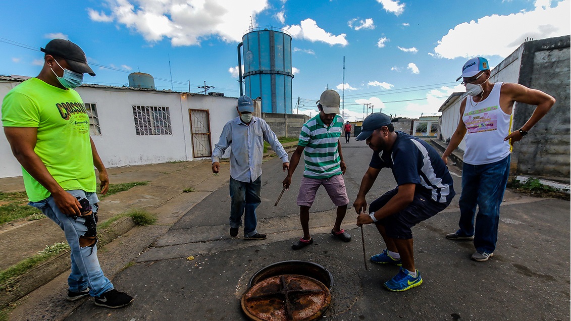 Negligencia municipal expone a familias de sector de San Félix a convivir entre aguas residuales