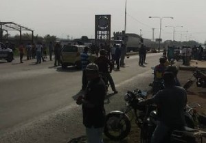 En Cojedes, motorizados cierran la troncal 5 para exigir gasolina #19May (Fotos)