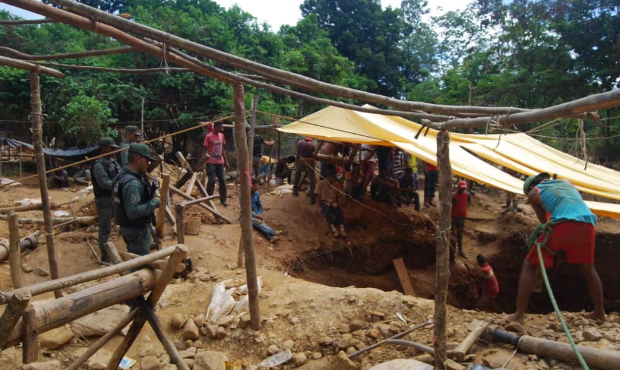 Al menos siete mineros murieron tras la caída de un alud de tierra en El Callao