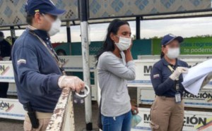 Migración Colombia expulsó a venezolana acusada de 20 robos en Bogotá