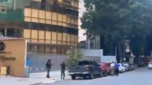 Fuerzas del régimen de Maduro siguen en la sede de DirecTV en Caracas #23May (Video)