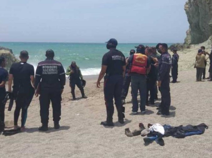 Se ahoga pareja tras fuerte oleaje en una playa de La Guaira