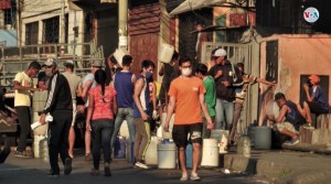 Petare, el barrio más grande de Venezuela se queda sin agua durante la pandemia (Fotos)