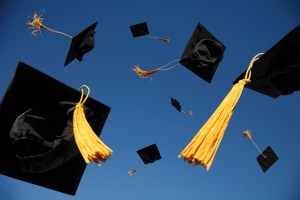 Nueva Jersey permitirá graduaciones al aire libre a partir de julio