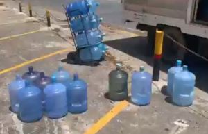 Distribuidores de botellones también “pasan las de Caín” en plena crisis de combustible (Video)