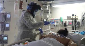 Agobiante escasez lleva a EEUU a buscar enfermeros en otros países