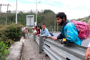Víctimas de xenofobia: A venezolanos les impiden trabajar en mercado de Ecuador