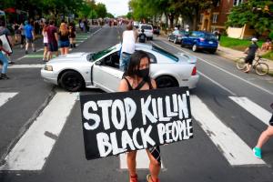 “No me mates”, estadounidenses heridos y enfurecidos protestan tras asesinato de afroamericano a manos de un policía