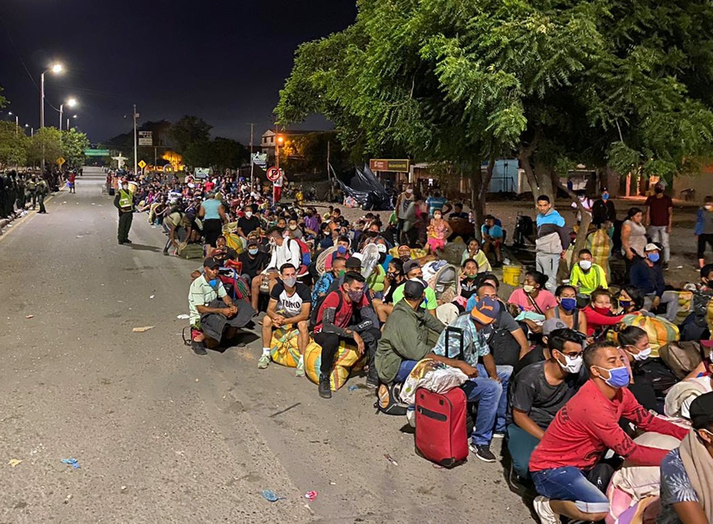 Al menos 800 venezolanos que desean retornar están varados en la frontera con Colombia (Fotos)