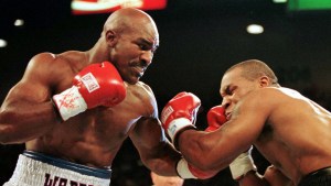 El mensaje desafiante de Evander Holyfield para que Mike Tyson vuelva a pelear contra él (Video)