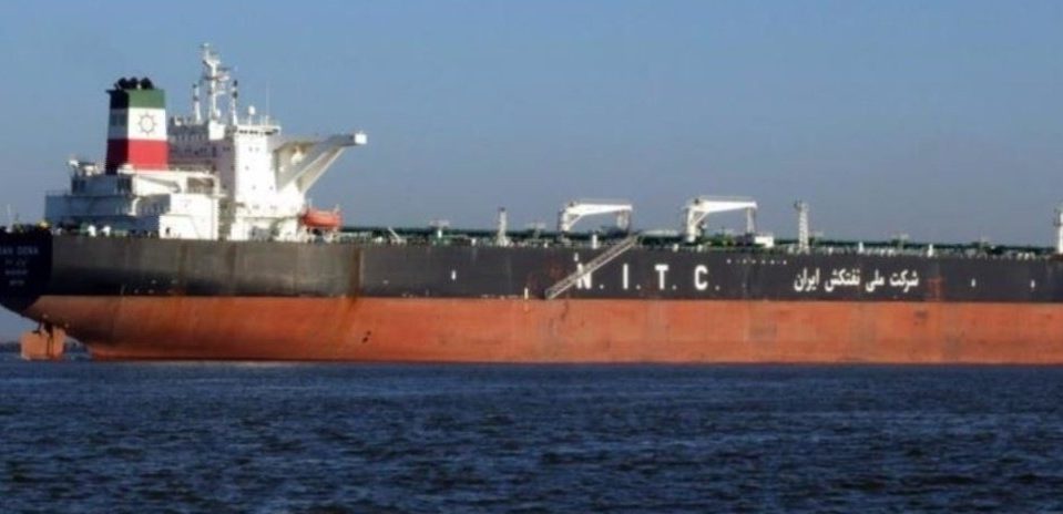 Llegó el primer buque iraní: Régimen que destruyó industria petrolera recibe con “bombos y platillos” al Fortune