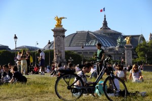 Francia rumbo a la normalidad con reapertura de restaurantes, cafés y museos
