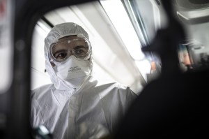 Investigadores de Harvard y MIT desarrollan máscara para detectar el coronavirus