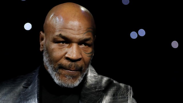 Leyenda del boxeo encendió las alarmas por la pelea de Mike Tyson: Sufre de locura temporal