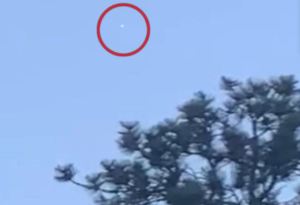 ¿Ovni? Captaron un extraño objeto volando sobre base militar en EEUU (Video)