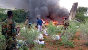 Al menos seis muertos al estrellarse avión humanitario keniano en Somalia