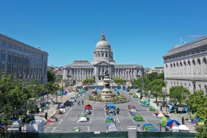 San Francisco construye carpas socialmente distanciadas para las personas sin hogar