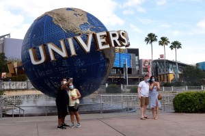 Universal Orlando advierte a los visitantes del “riesgo inherente” de exposición al coronavirus