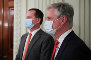 Personal de la Casa Blanca usará máscaras después del brote de coronavirus