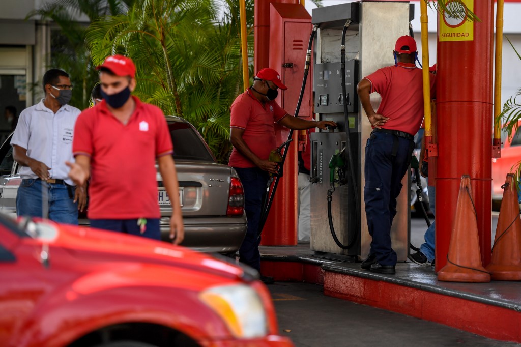 “Mini refinerías”, la propuesta de empresarios para aliviar la crisis de gasolina en Venezuela