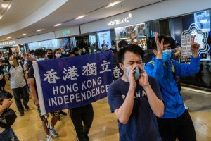 Un pasaporte británico, la esperanza para candidatos de Hong Kong al exilio