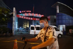 Pekín en alerta tras la aparición de tres nuevos casos de coronavirus