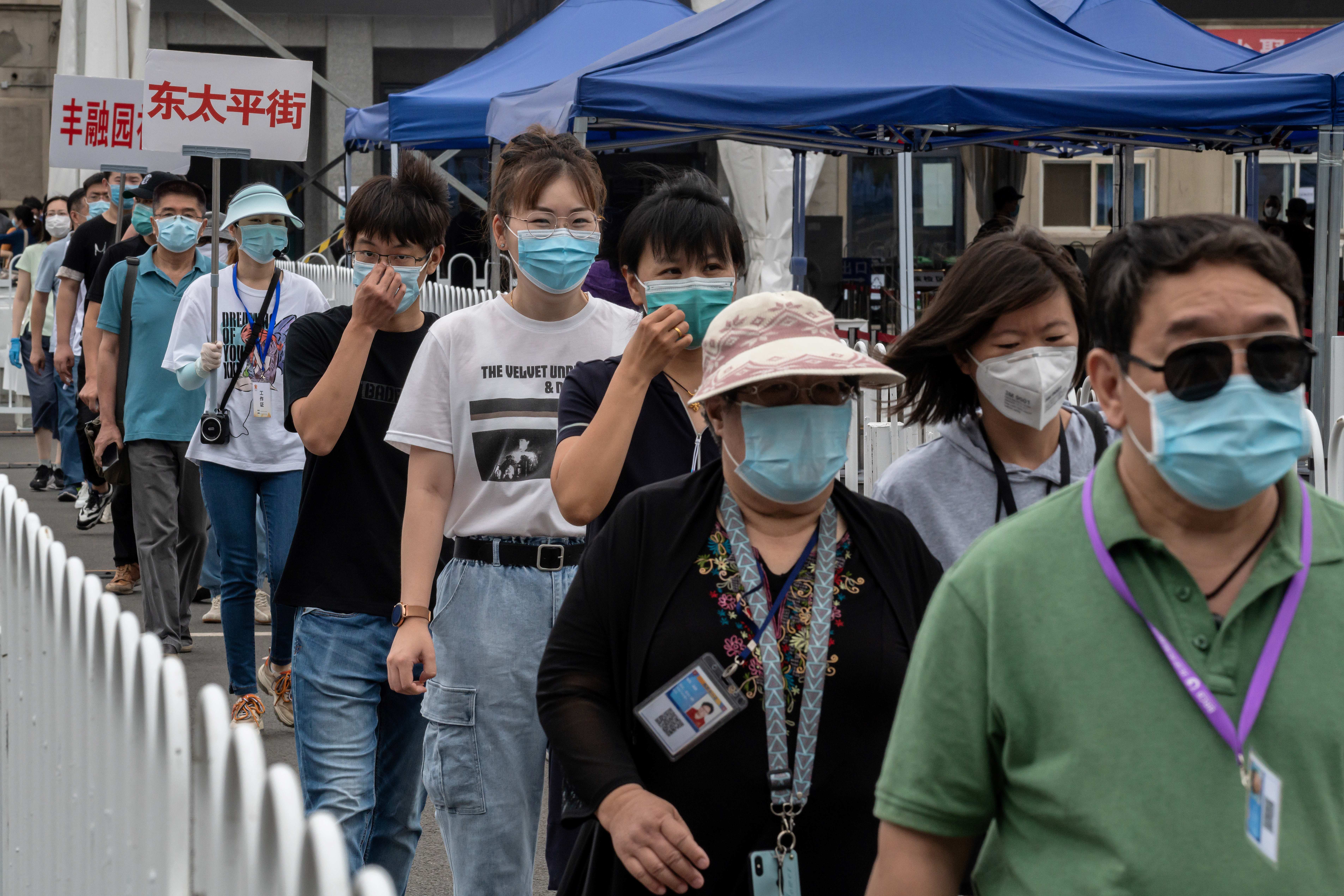Autoridades chinas consideran “controlado” el foco de coronavirus en Pekín