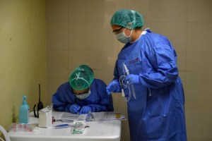 El coronavirus tiene a las principales clínicas de Caracas “al límite” de sus capacidades