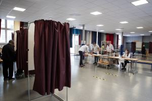Abren las mesas electorales para la segunda vuelta de las municipales en Francia