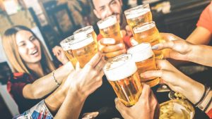 Suspendieron permisos para venta de alcohol en Texas por violaciones a medidas del coronavirus