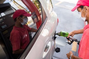 Descargan 60.000 barriles de gasolina de El Palito para Caracas, pero Cardón estará inoperativa por 45 días