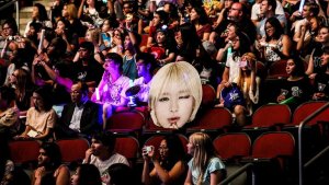 Por qué los fanáticos obsesivos del K-pop se están interesando por el activismo político
