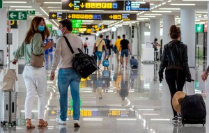 España extiende restricciones de vuelos desde Reino Unido, Sudáfrica y Brasil
