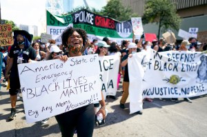 Hombre de Texas arrestado por amenazar con matar a manifestantes de Black Lives Matter