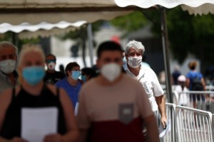 España registra un ligero aumento en los casos nuevos de coronavirus