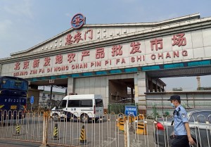 El mercado donde surgió el rebrote de junio en Pekín reabrirá sus puertas