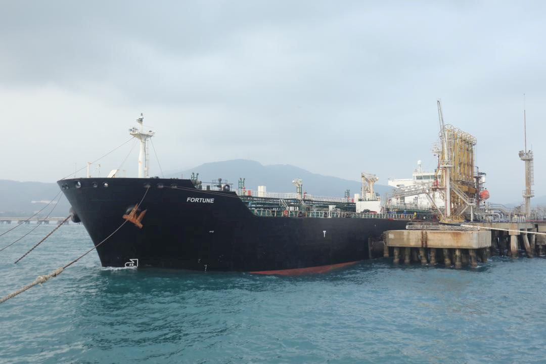 Un buque estaría transportando “gasolina venezolana robada” hacia Cuba, denuncia Antonio Ledezma
