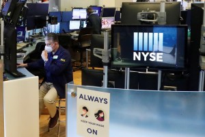 Wall Street cierra en alza ante señales de recuperación económica
