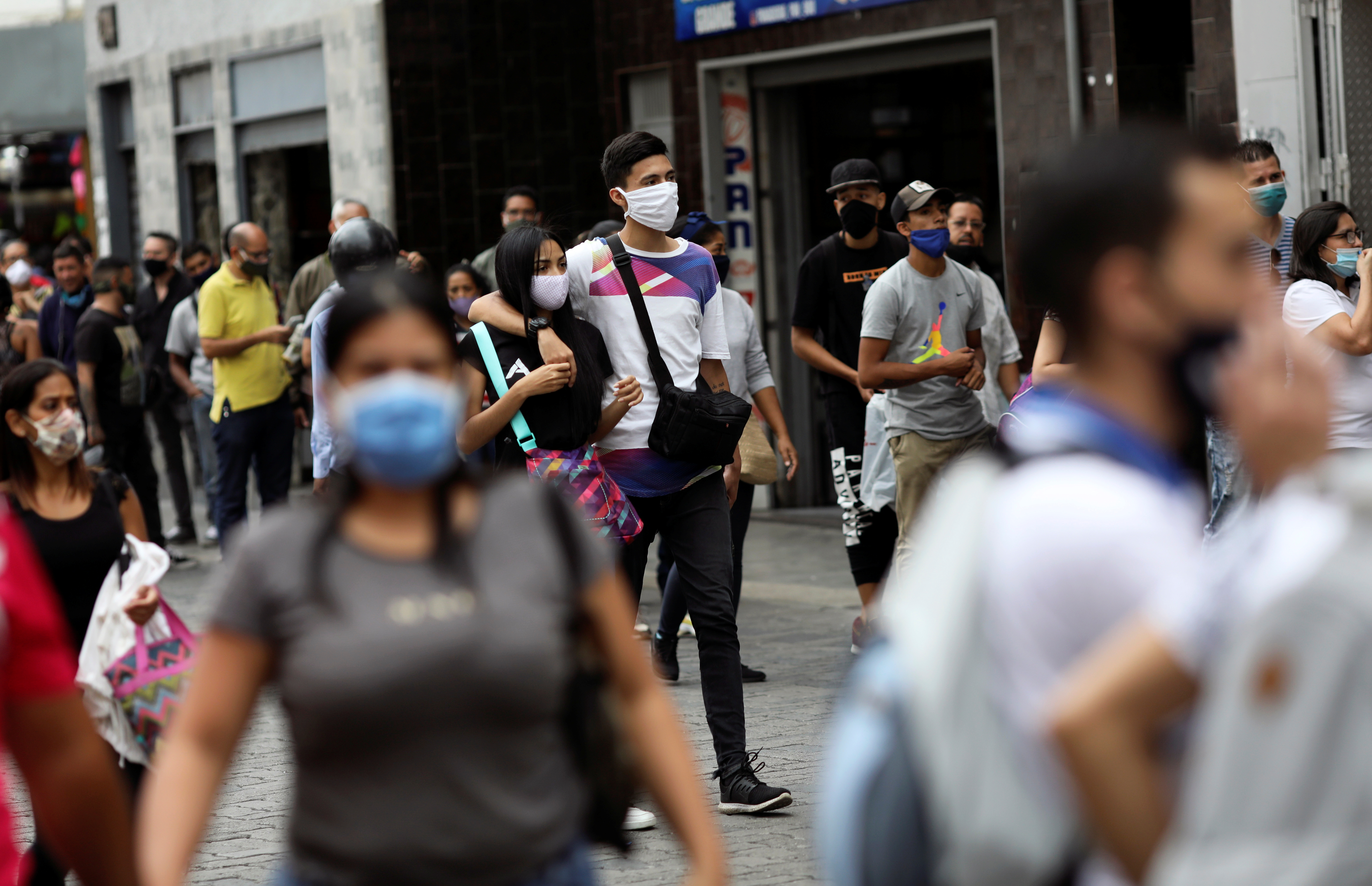 Contagios por coronavirus en Venezuela superaron los ocho mil, según el régimen de Maduro