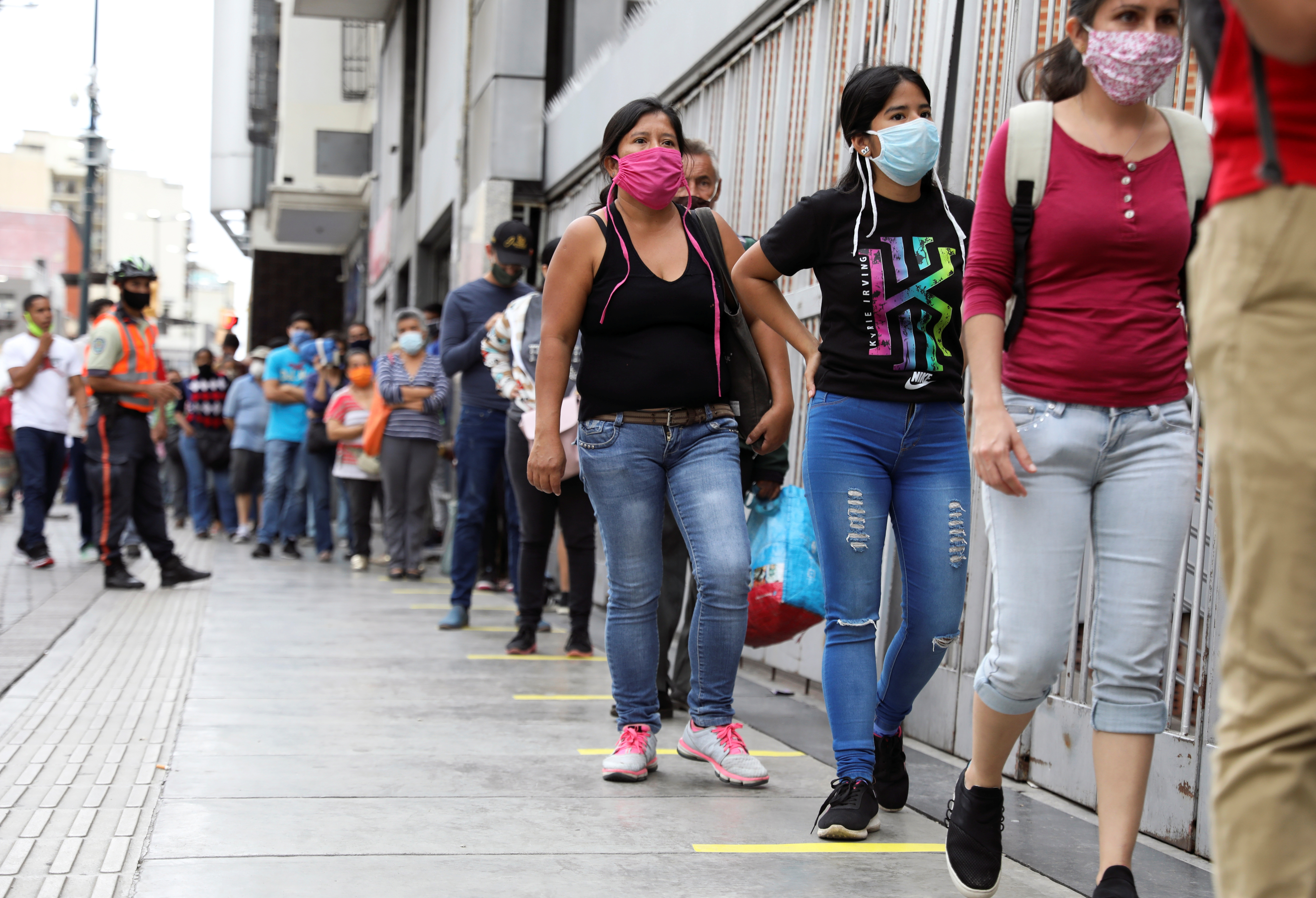 El coronavirus no se detiene y los contagios ya superan los 11 mil casos en Venezuela