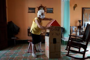 En FOTOS: Robotina es cubana y entrega un excelente mensaje en las calles de La Habana