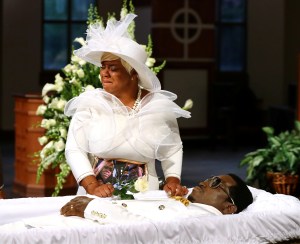 Honran a Rayshard Brooks, el hombre negro asesinado a tiros por policía de Atlanta