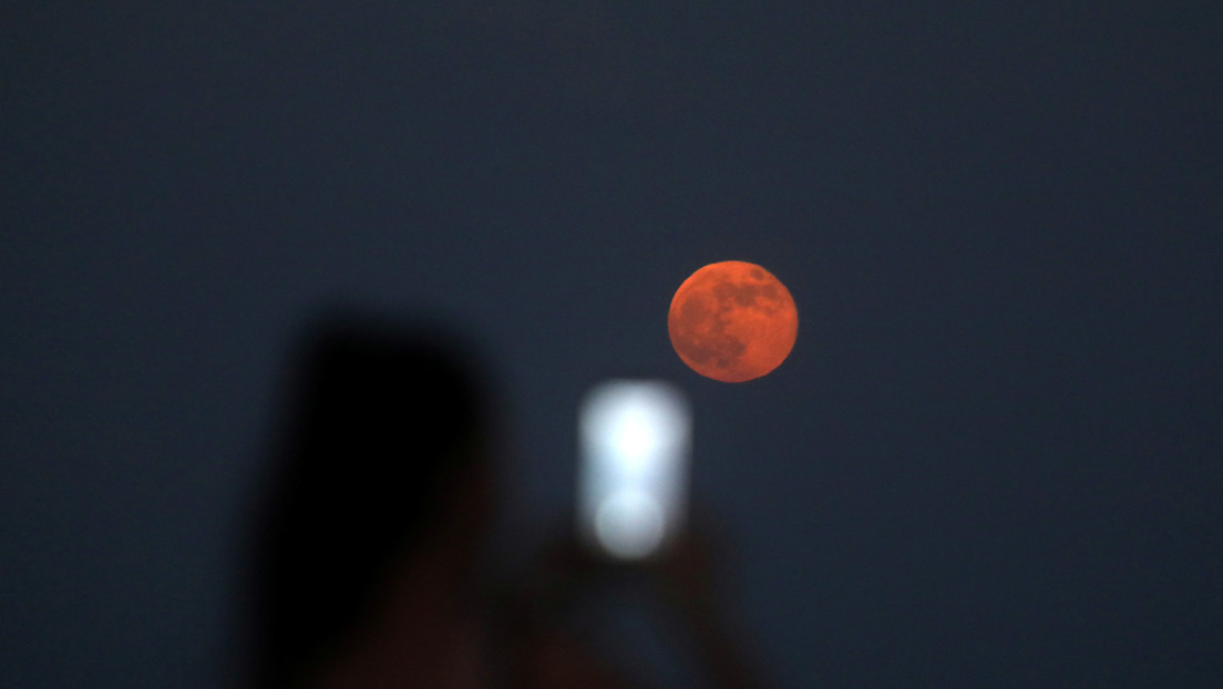 Una “Luna de Fresa” iluminará el cielo esta semana y dará lugar a un eclipse penumbral