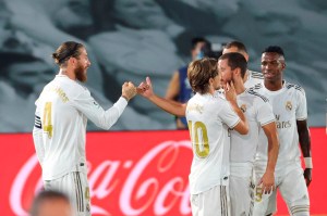 Vinicius y Ramos solventaron la primera defensa del Real Madrid por el liderato