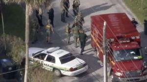 Un hombre muerto y otro hospitalizado tras tiroteo nocturno en Miami
