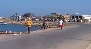 EN VIDEO: Así protestan los pescadores en el estado Sucre por la falta de gasolina #4Jun